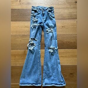 American Eagle Super high rise flare jeans *MISSING BUTTON*